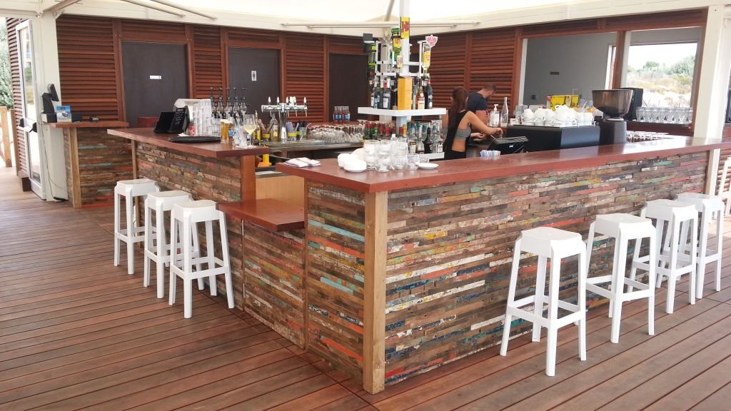 Kiosque bar en bois exotique